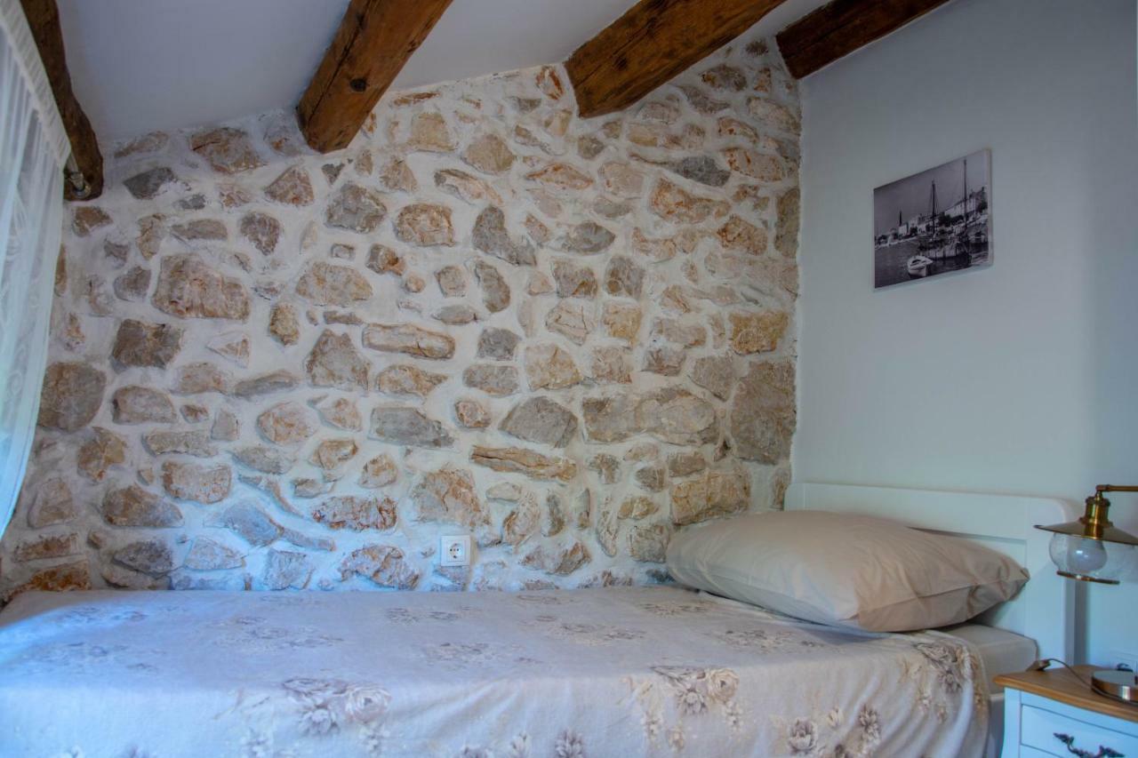 Traditional Stone House St.Anton Малинска Экстерьер фото